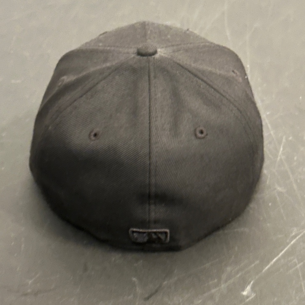 NEW ERA TORONTO BLUE JAYS BLACK AND RED 59FIFTY FITTED HAT - Picture 2 of 6